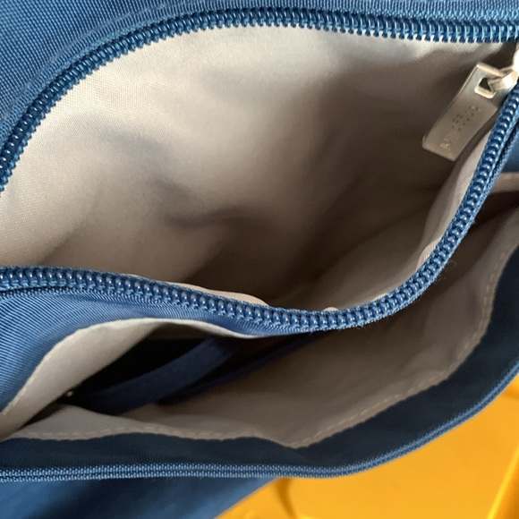 New Baggallini tote bag blue adjustable strap lots of pockets - Picture 13 of 17
